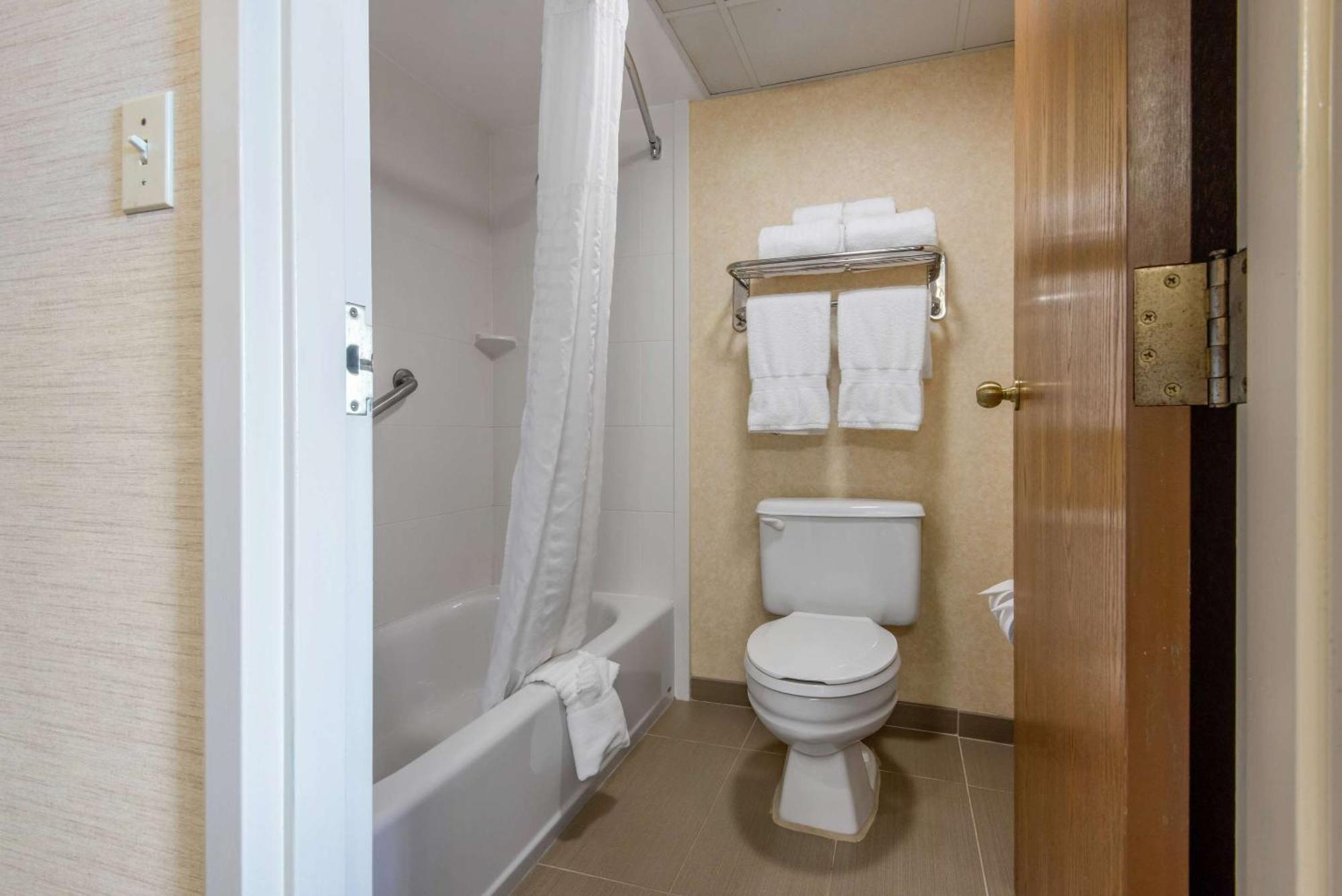Quality Inn & Suites Mansfield Εξωτερικό φωτογραφία